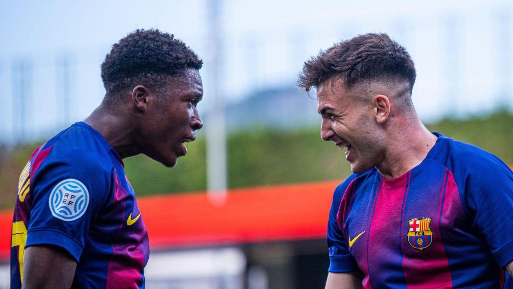 Víctor Barberà y Samakou Nomoko celebran un gol ante el Reus FC Reddis