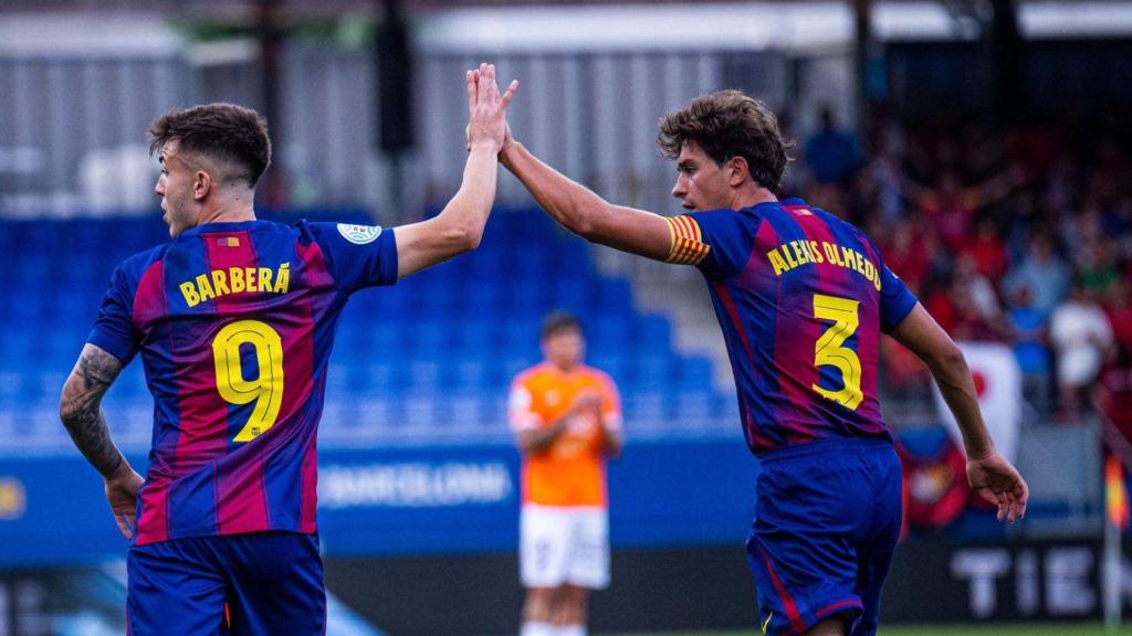 Víctor Barberá celebra su gol con Alexis Olmedo en el Barça B-Reus FC Reddis