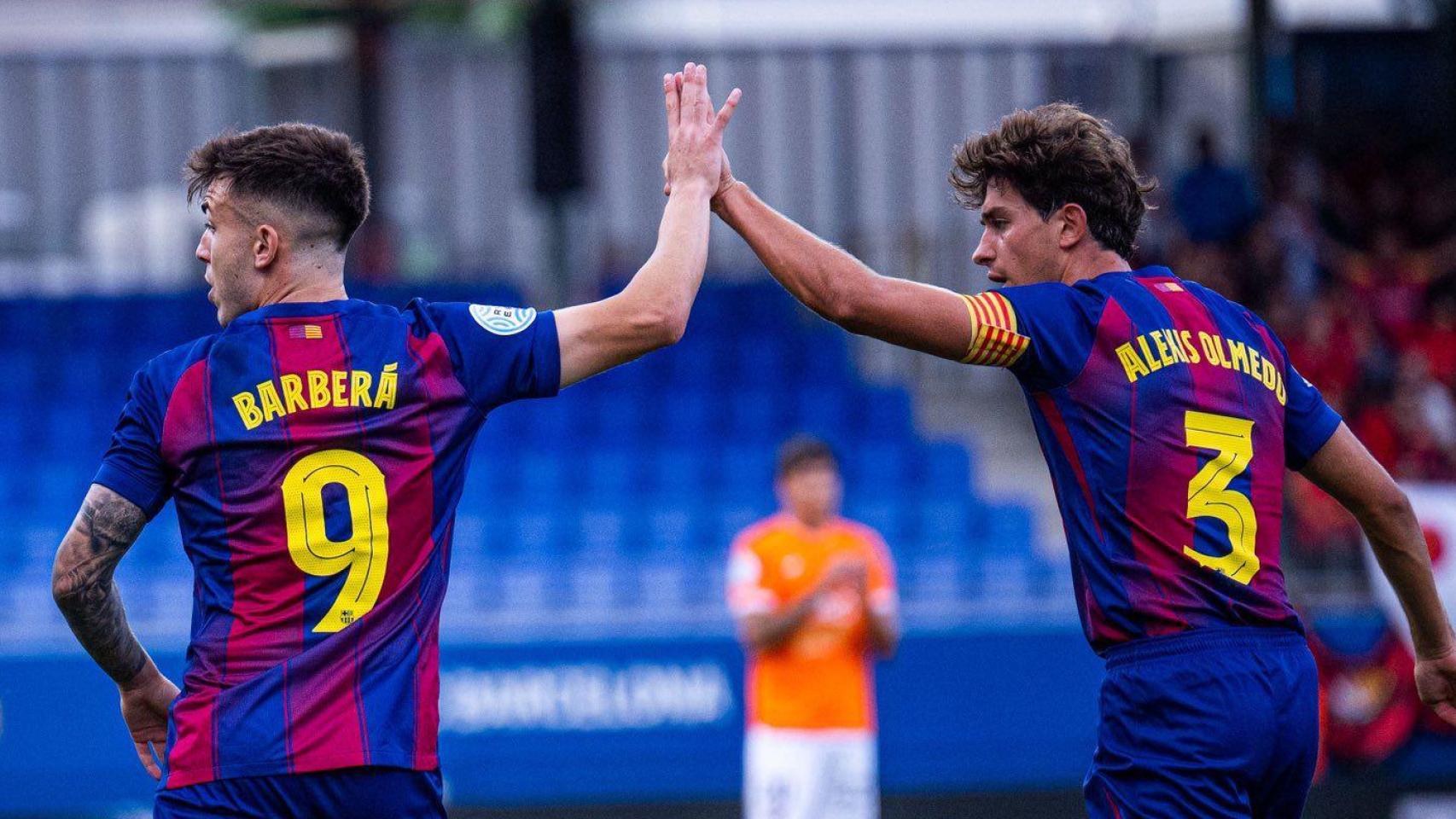 Víctor Barberá celebra su gol con Alexis Olmedo en el Barça B-Reus FC Reddis