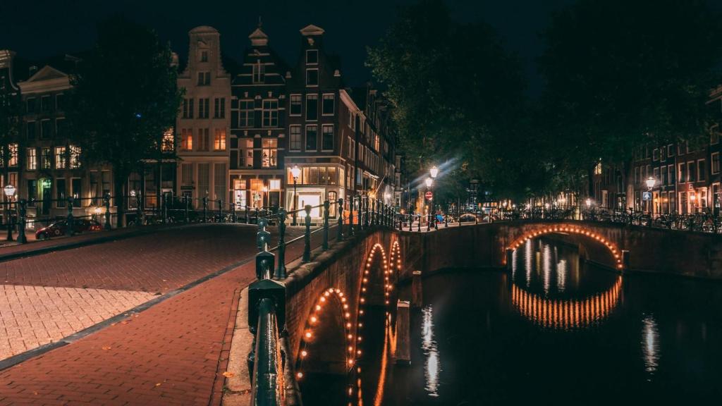 Los canales de Amsterdam esconden grandes leyendas y misterios