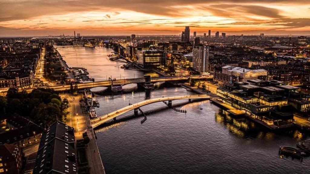 El canal Nyhavn, que atraviesa la ciudad de Copenhague, fue construido a finales del siglo XVI