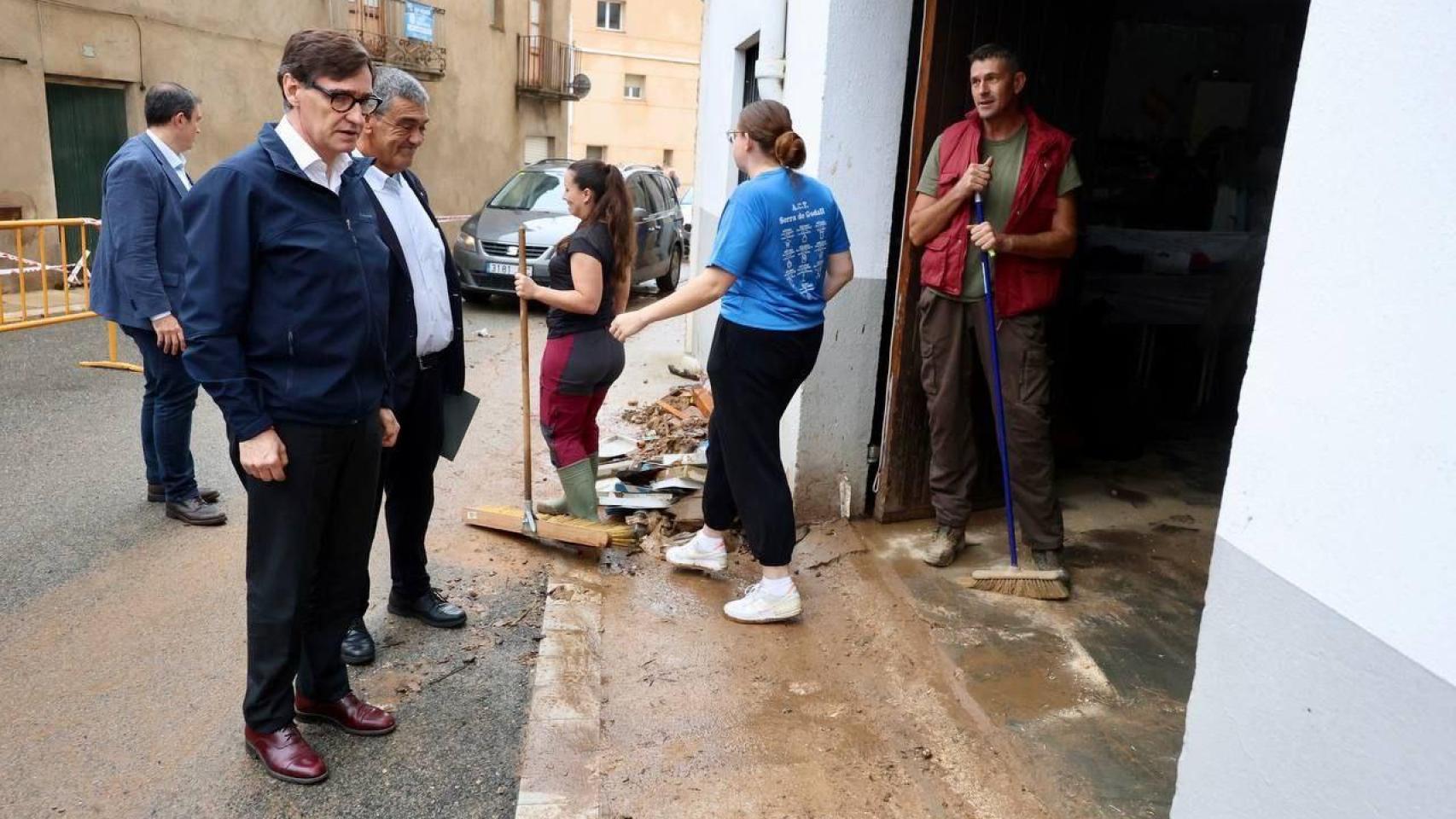 Salvador Illa, tras la DANA 'Alice', en Tortosa