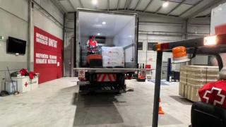 La Cruz Roja moviliza mantas, agua y comida para las personas que han pasado la noche fuera de casa por las inundaciones en Cataluña