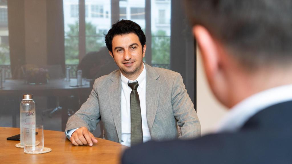 Vasif Huseynov, en las oficinas de 'Crónica Global' en Barcelona