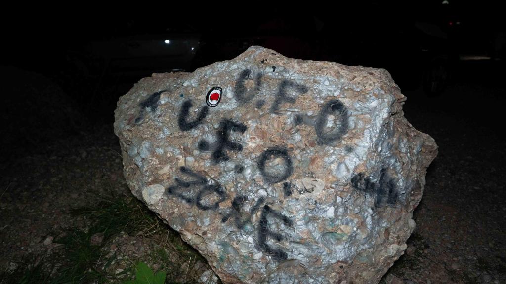 Señal que indica la llegada a la Explanada Ovni de Montserrat