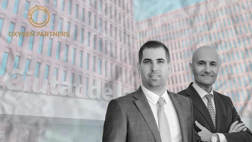 Joan Borràs, de Oxygen Partners (d), junto a su socio Alex Bové, cofundador de AX Partners (i)