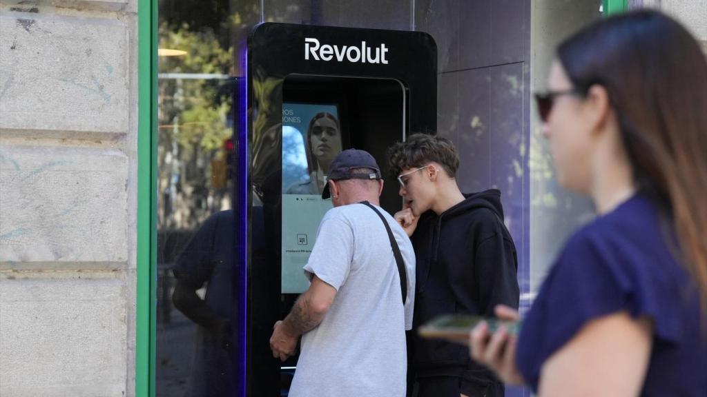Uno de los cajeros de Revolut instalados en Barcelona / EP
