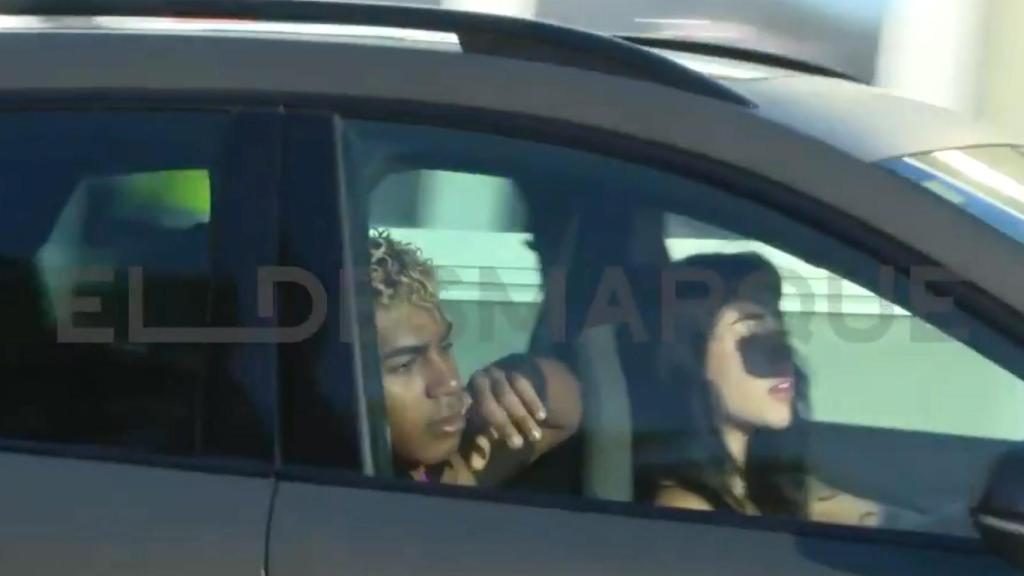 Nicki Nicole lleva a Lamine Yamal al entrenamiento del Barça del 14 de octubre de 2025