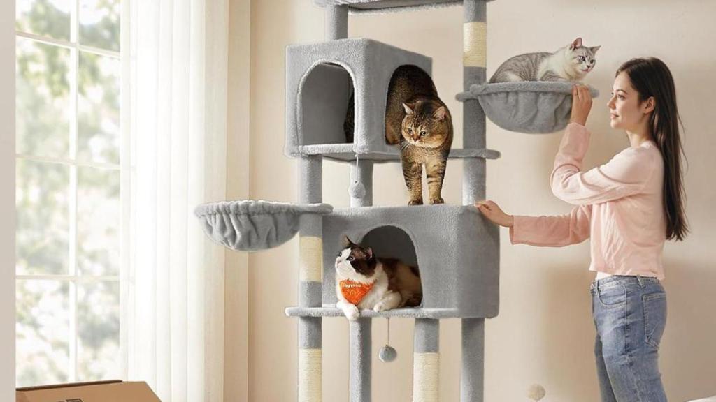 ¿Cansado de que tus gatos arañen los muebles? Entonces necesitas este árbol rascador que está rebajadísimo