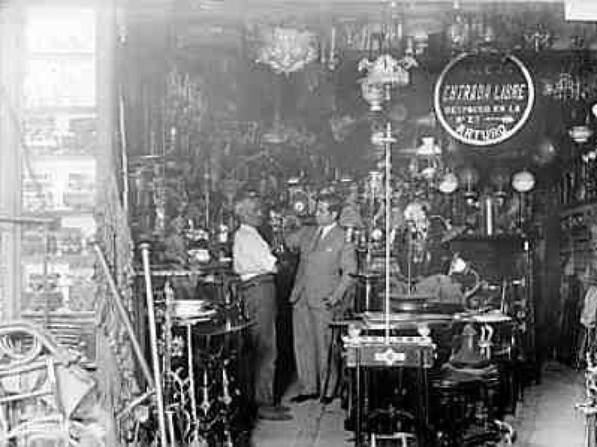 Gómez de la Serna en el Rastro