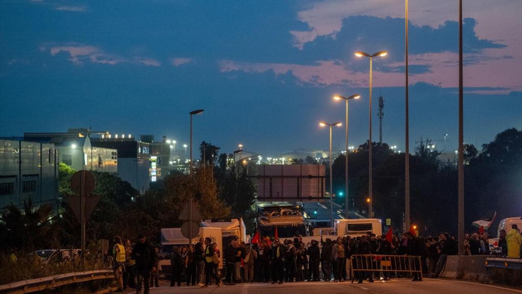 Piquetes en la Ronda Litoral por la huelga general este miércoles, 15 de octubre