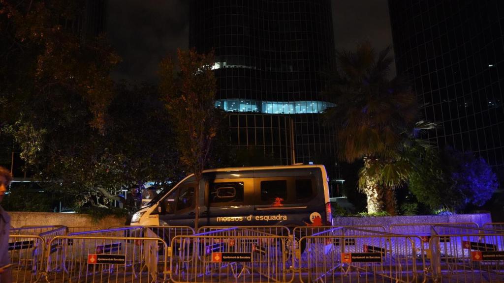 Imagen de la fachada del consulado de Israel, blindado por los Mossos d'Esquadra