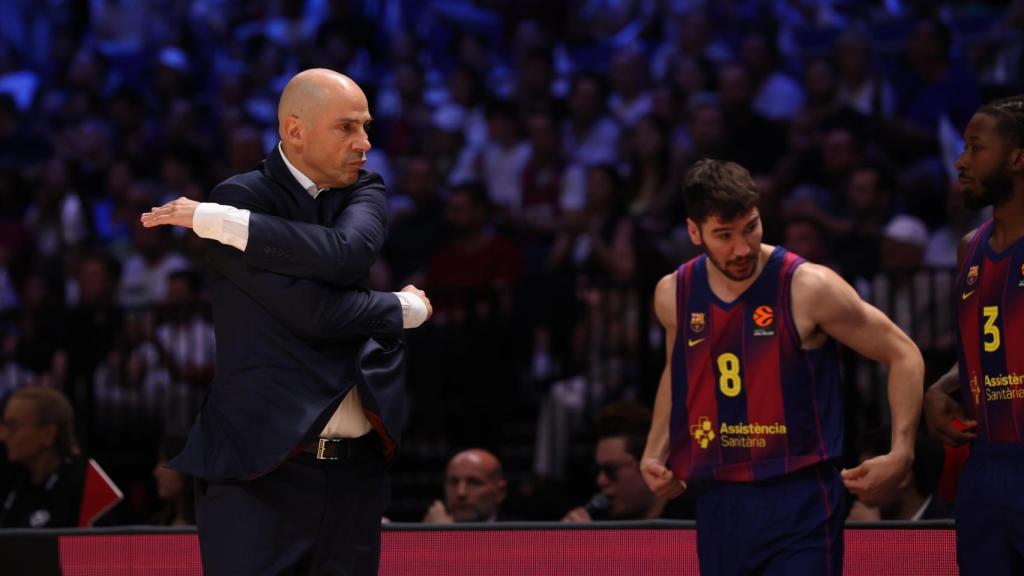 Joan Peñarroya, enfadat durant la derrota del Barça de bàsquet contra el Dubai