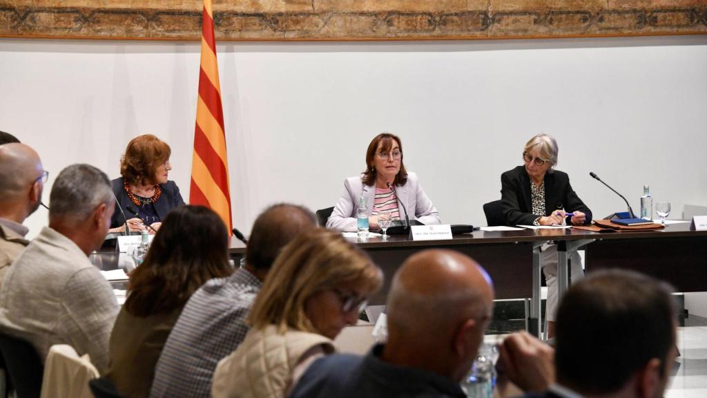 La 'consellera' Sílvia Paneque (centro), la presidenta del Observatorio de la Inundabilidad, Maria del Carmen Llasat (izquierda), y la directora general de Transición Hídrica, Concha Zorrilla (derecha)