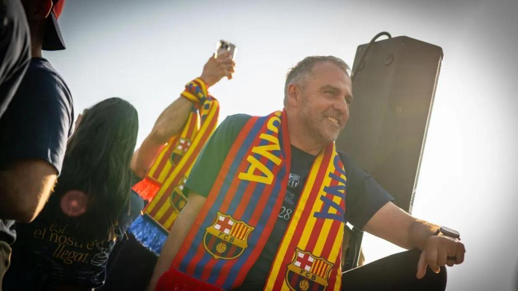 Hansi Flick en la rúa del Barça
