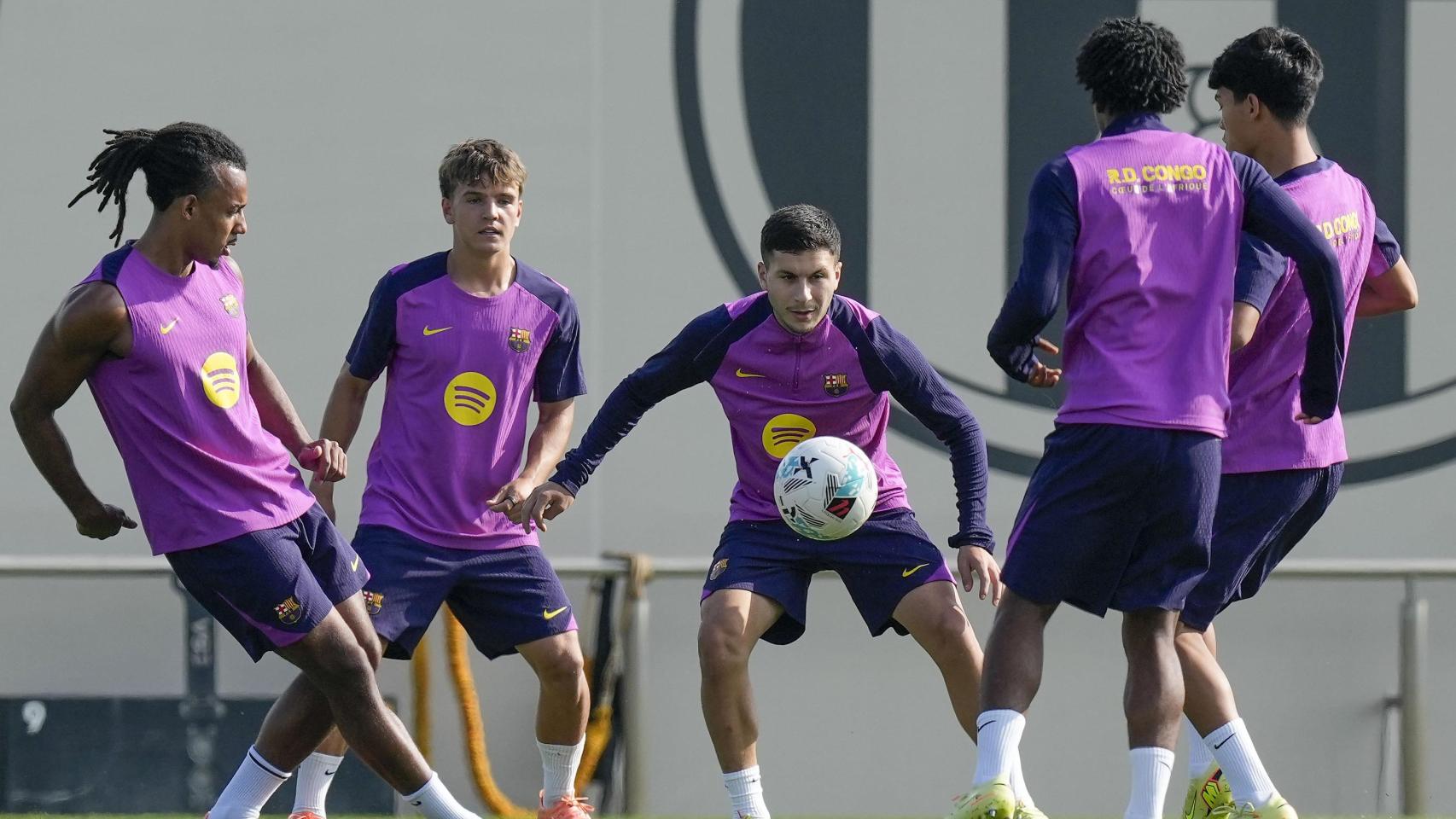Los jugadores del Barça, en el entrenamiento previo al derbi contra el Girona