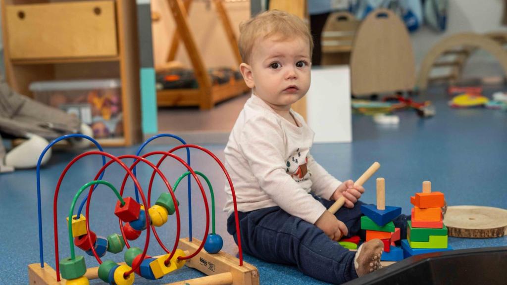 Uno de los escolares del grupo I1 en la escuela infantil Cavall Blau, en Terrassa