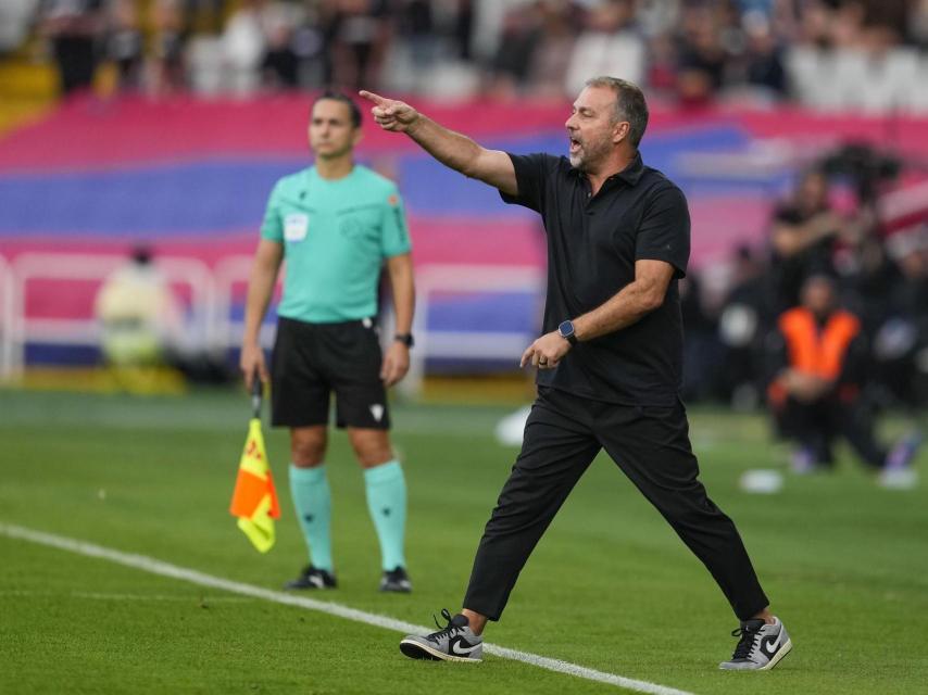 Hansi Flick emula a Laporta: doble ‘botifarra’ després de ser expulsat per Gil Manzano abans del clàssic