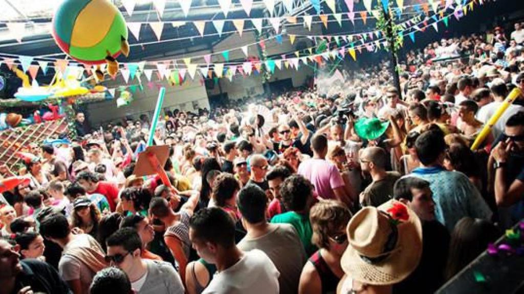 Un instante de una fiesta de elRow Viladecans