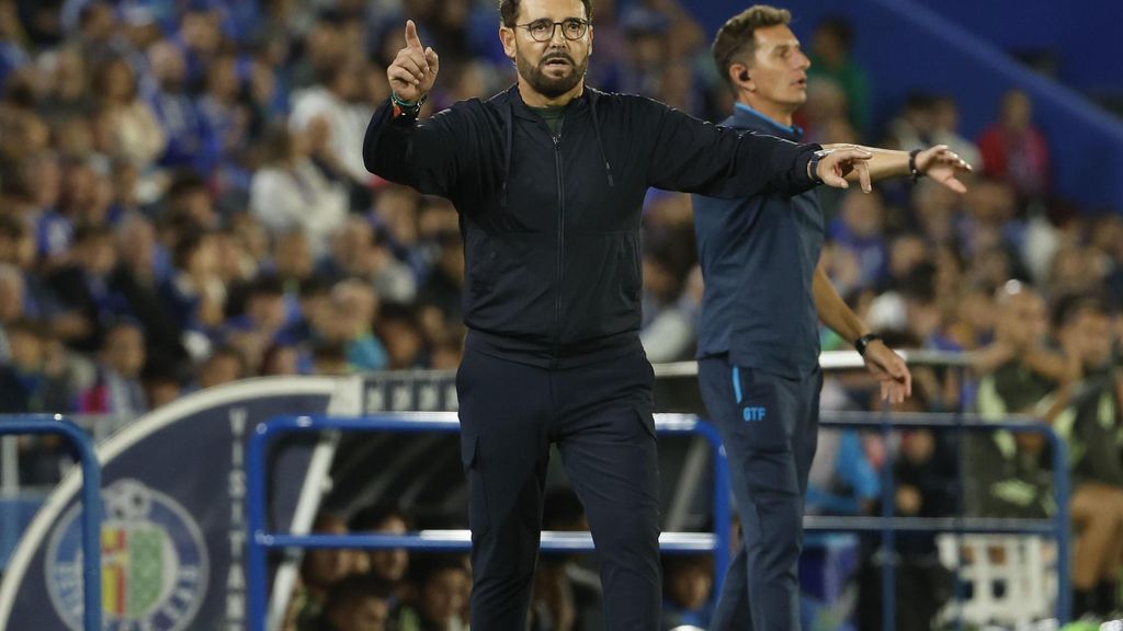 Bordalás dóna instruccions als jugadors del Getafe
