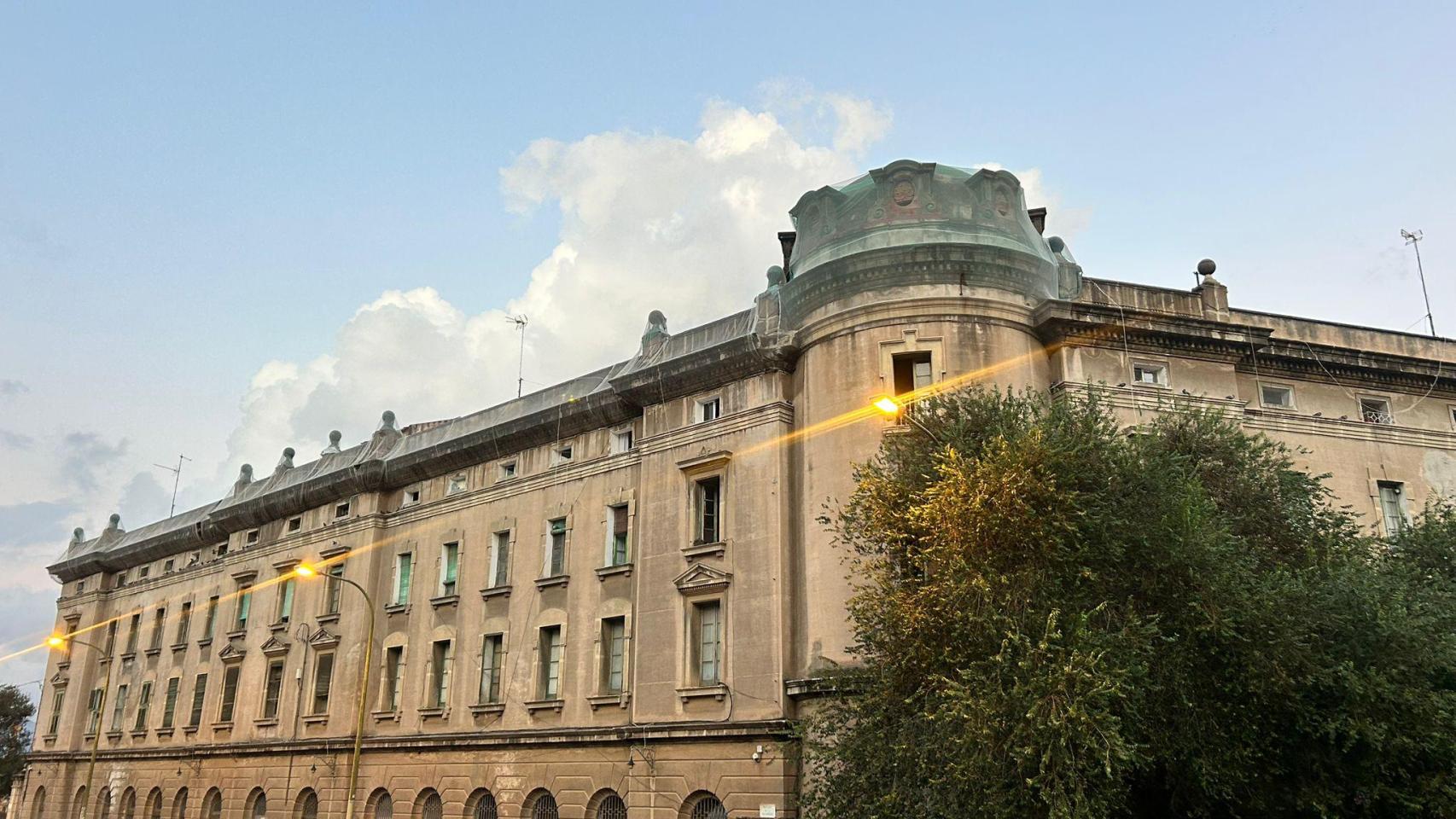 Edificio de la antigua estación de mercancías de La Sagrera