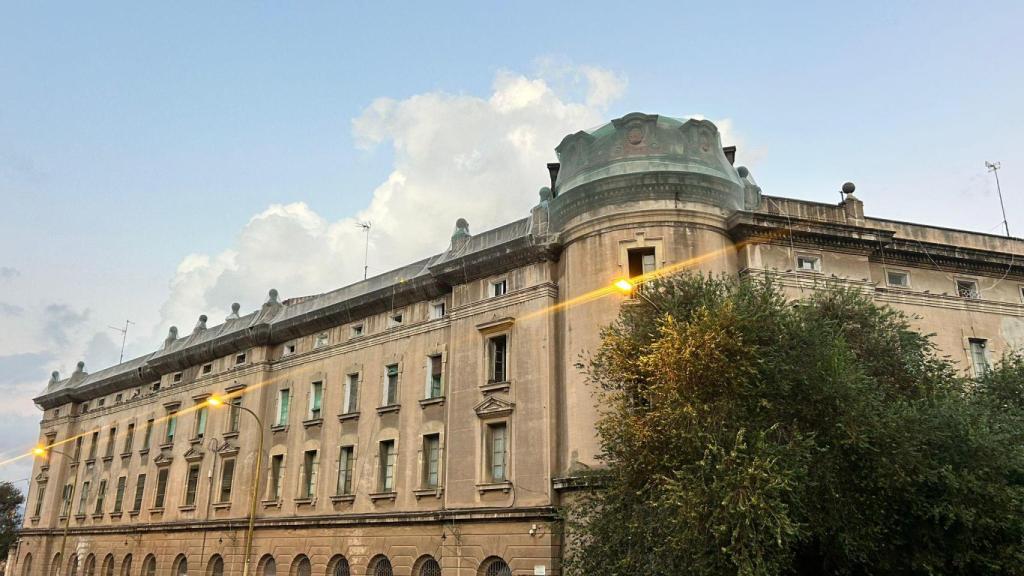 Edificio de la antigua estación de mercancías de La Sagrera