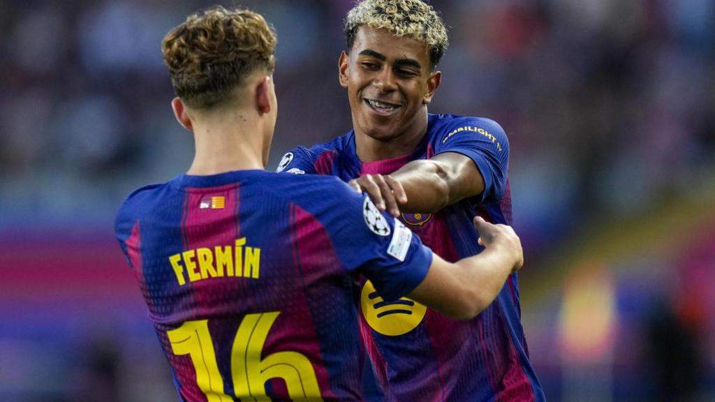 Fermín y Lamine Yamal celebran un gol del Barça a Olympiacos