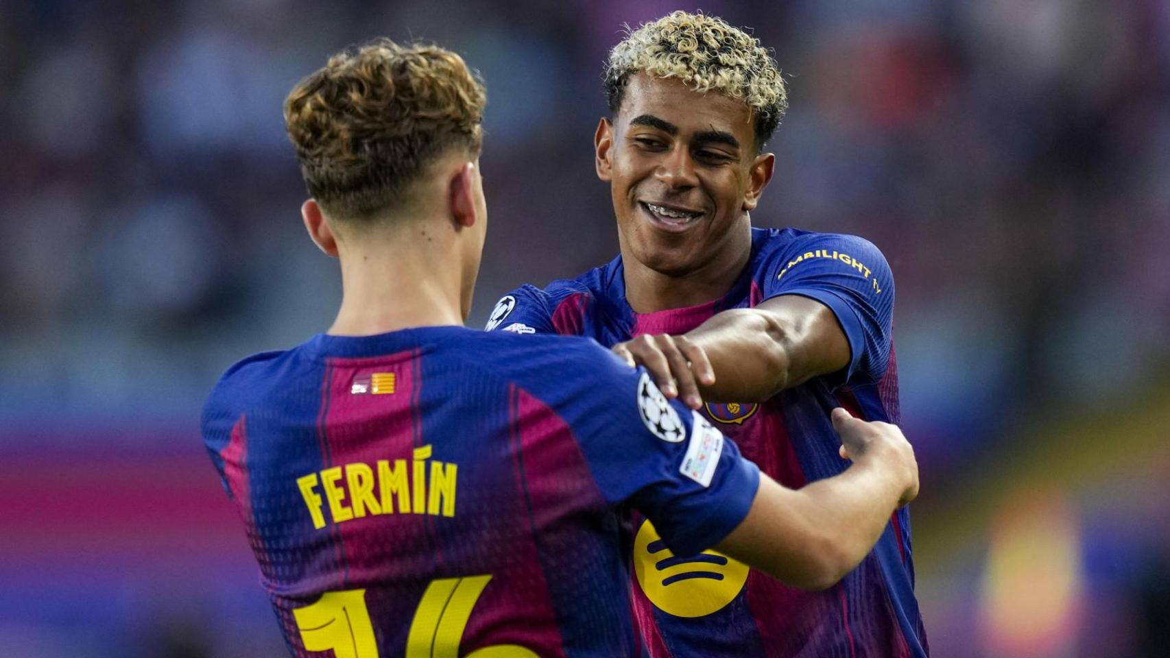 Fermín y Lamine Yamal celebran un gol del Barça a Olympiacos