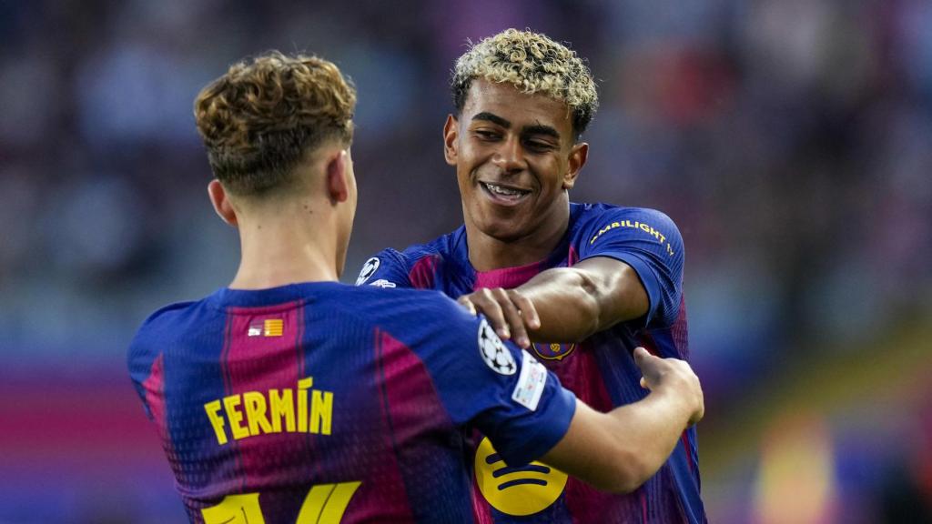 Fermín i Lamine Yamal celebren un gol del Barça a l'Olympiacos