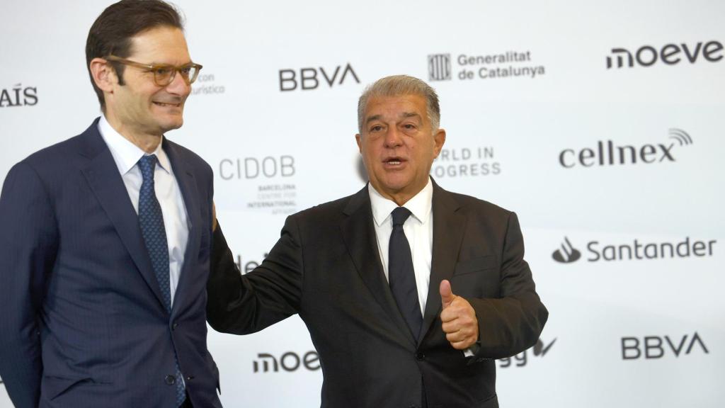 Joan Laporta, presidente del Barça, con Joseph Oughourlian, presidente de Prisa