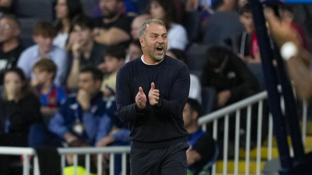 Hansi Flick en el Barça-Olympiacos de la Champions League