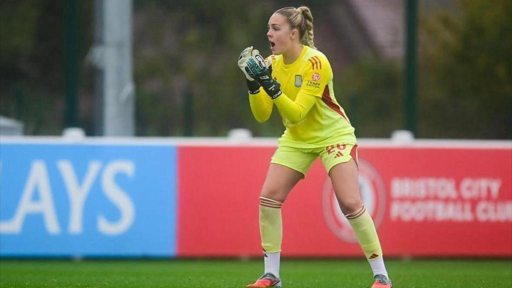 Ellie Roebuck amb l'Aston Villa