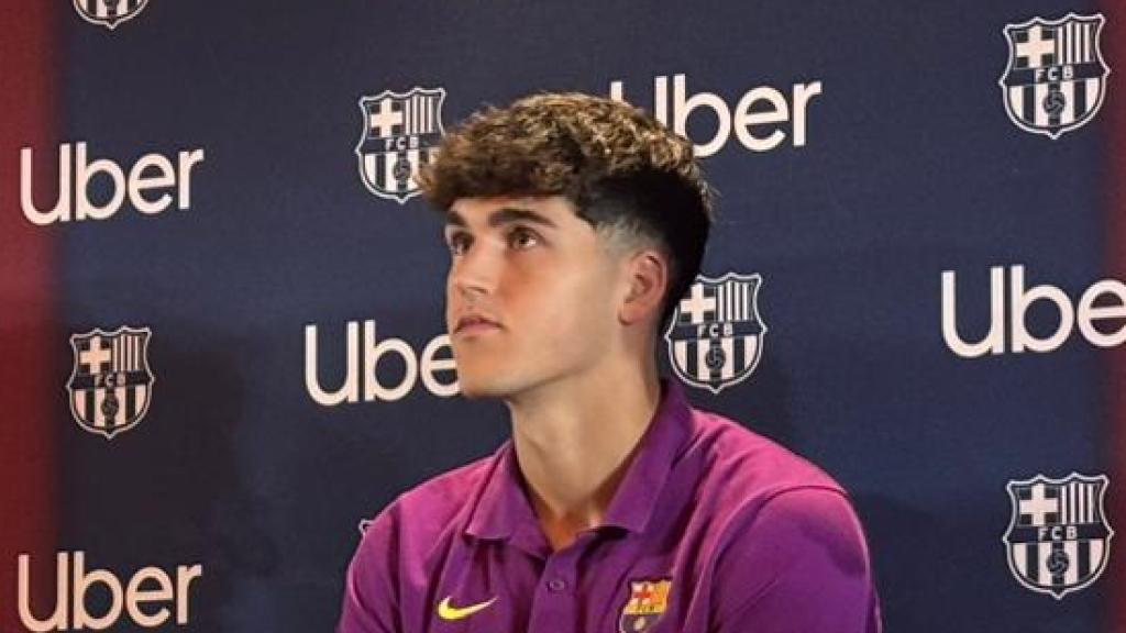 Manel del Río, Pau Cubarsí y Felipe Fernández Aramburu durante la presentación del patrocinio de Uber con el Barça