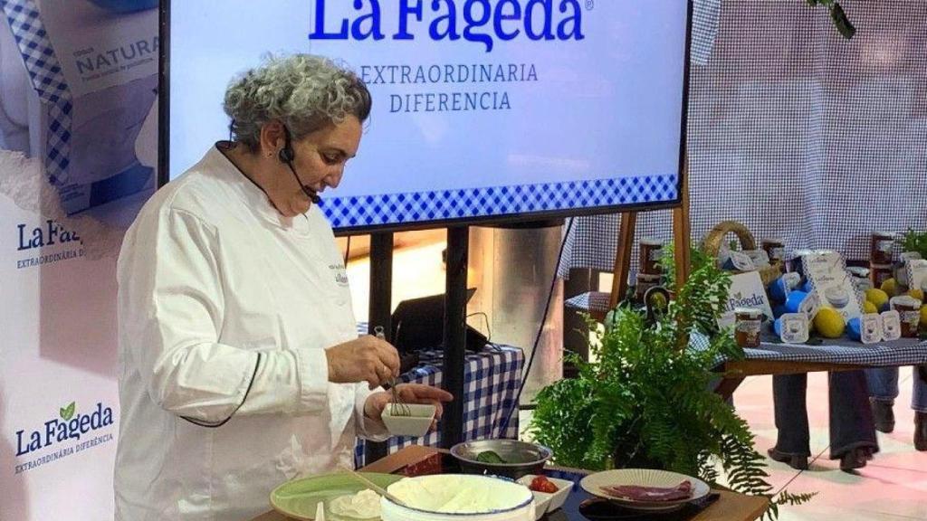 La chef Pepa Muñoz en el espacio preparado por La Fageda con motivo del Día Mundial del Yogur