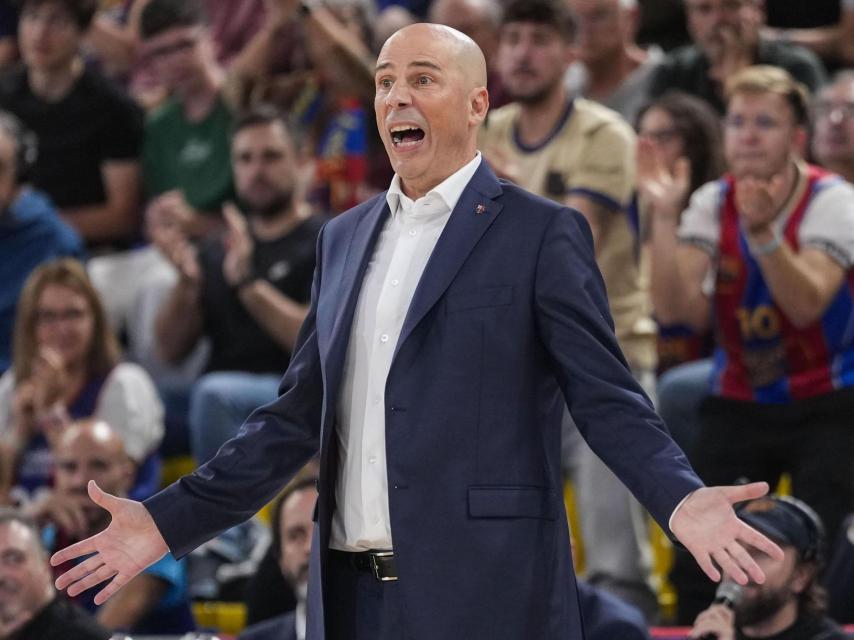 Joan Peñarroya, decepcionado durante la derrota del Barça de basket contra el Zalgiris Kaunas