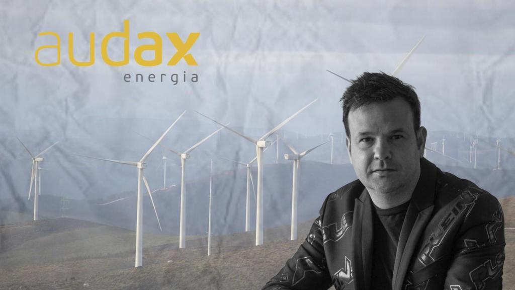 José Elías, máximo directivo de Audax, y un parque eólico