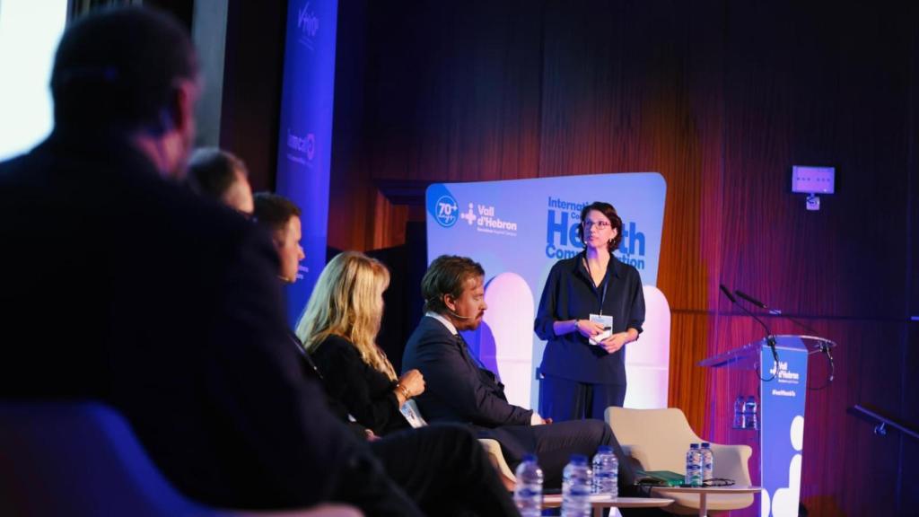 Anna Fàbregas, pediatra y coordinadora de la Unidad de Atención a las Violencias hacia la Infancia y la Adolescencia del Hospital Vall d'Hebron, durante su ponencia en el International Congress on Health Communication