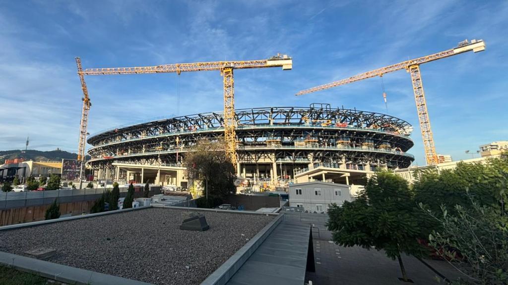 El Gol Nord del Camp Nou desde el exterior a finales de octubre 2025