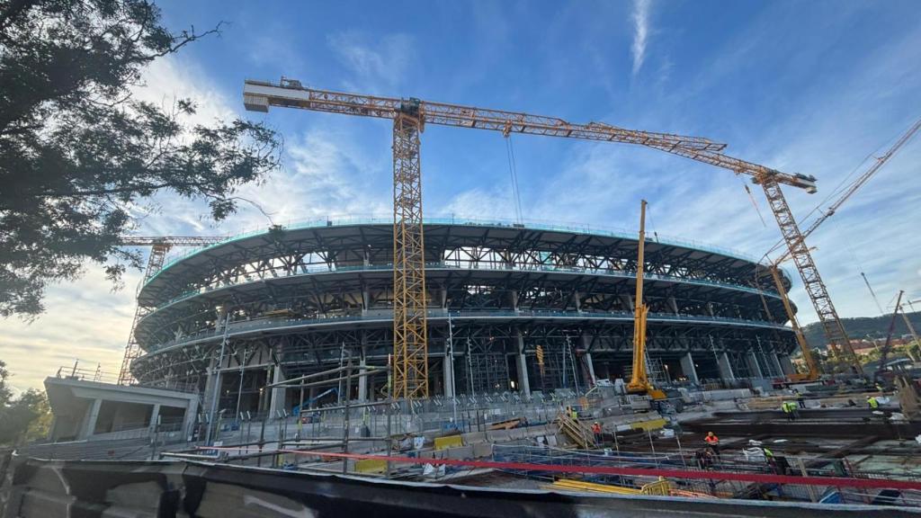 El Lateral del Camp Nou des de l'exterior a finals d'octubre