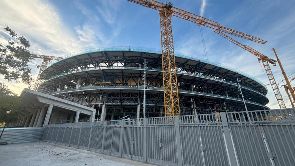 La Tribuna del Camp Nou desde el exterior a finales de octubre 2025