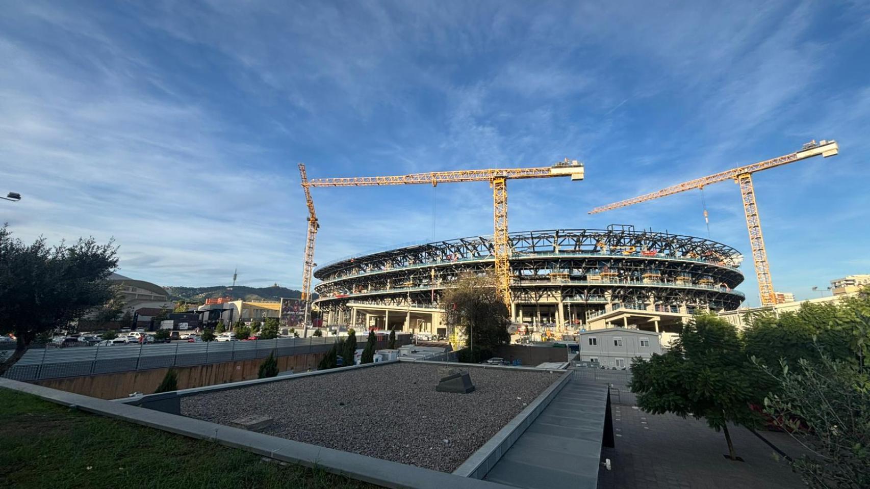 El Gol Nord del Camp Nou desde el exterior a finales de octubre 2025