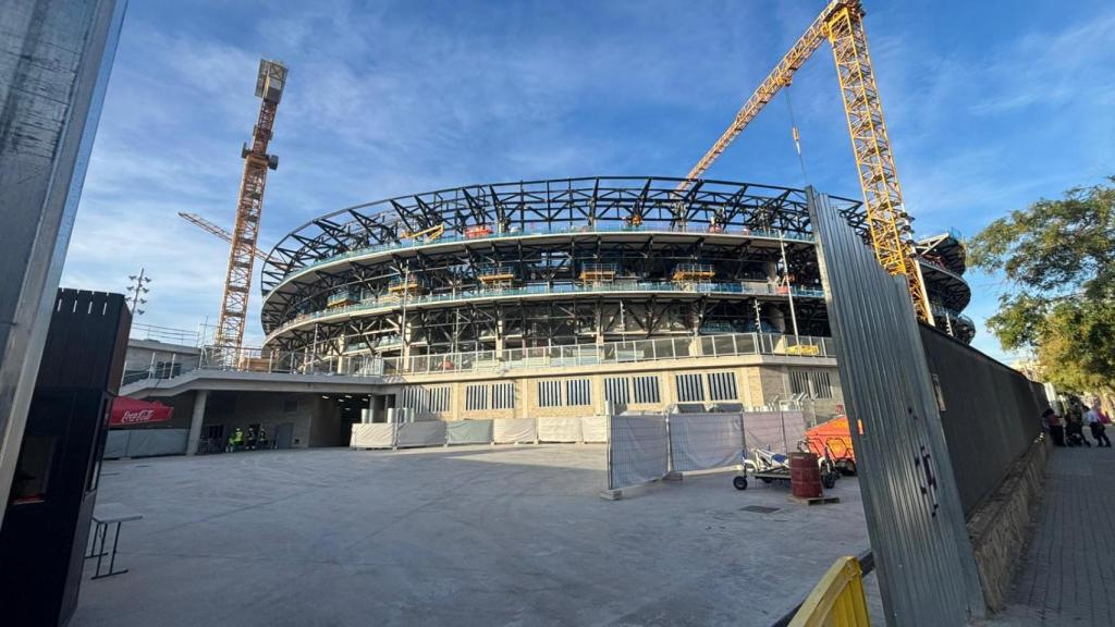 El Gol Sur del Camp Nou desde los exteriores a finales de octubre 2025