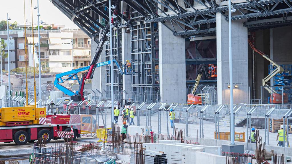 Las obras que afectan al lateral de las obras del Camp Nou y dificultan la obtención de la licencia 1B