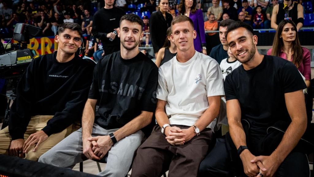 Gerard Martín, Dani Olmo, Joan García y Éric García, en el Palau Blaugrana para ver el Barça de basket-Zalgiris