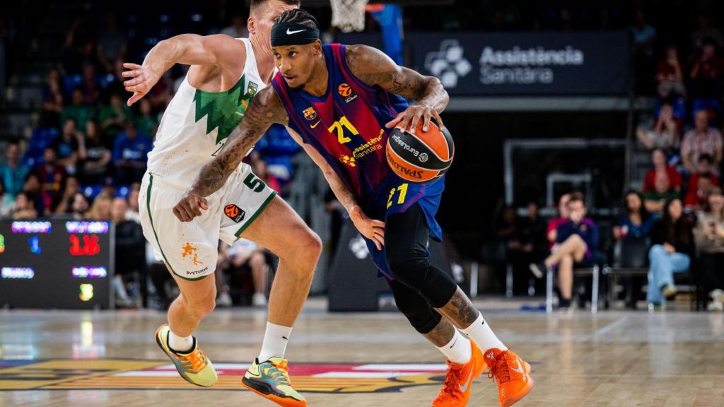 Will Clyburn bota el baló durant el Barça de bàsquet-Zalgiris