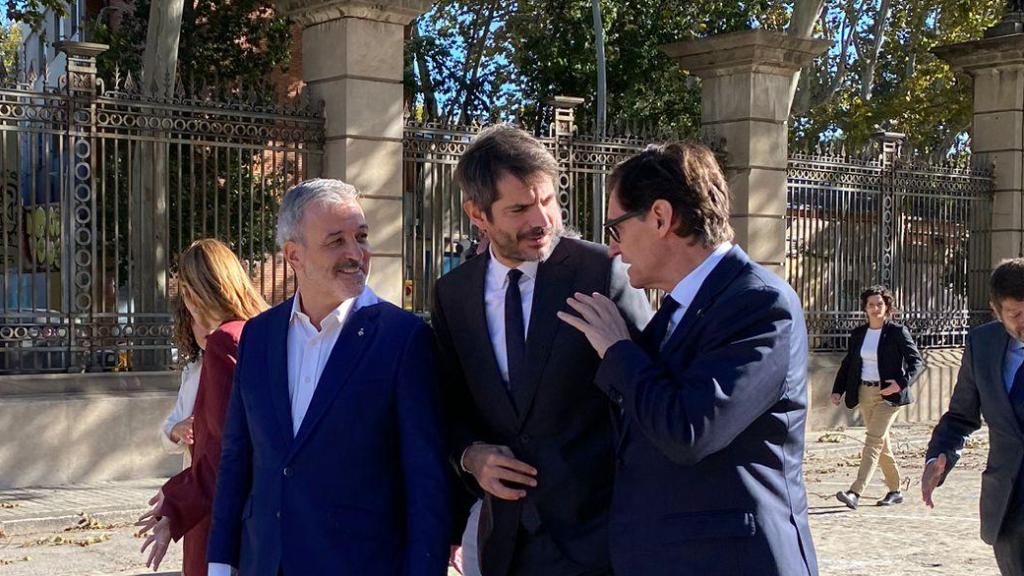 Salvador Illa, presidente de Cataluña, Jaume Collboni, alcalde de Barcelona, y Ernest Urtasu, ministro de Cultura