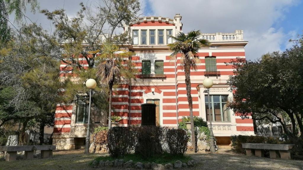 Fachada de la Casa Santa Teresa