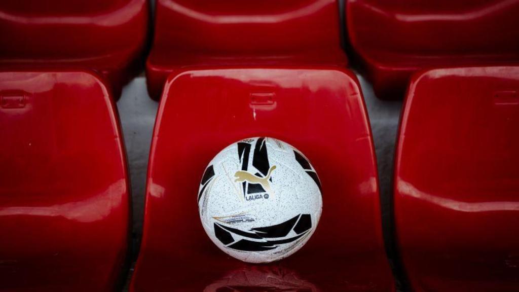 El nuevo balón exclusivo de la Liga y Puma para los dos clásicos de la temporada 2025-26
