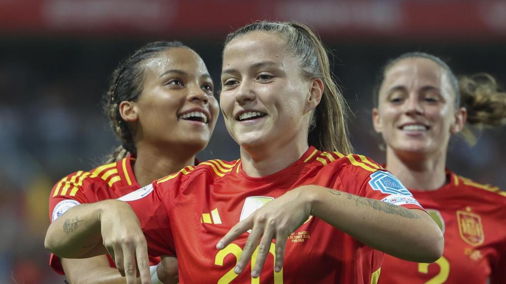 Claudia Pina festeja su doblete en el España-Suecia de la Nations League