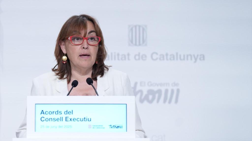 La portavoz del Govern y consellera de Territorio, Vivienda y Transición Ecológica de la Generalitat, Sílvia Paneque, durante una rueda de prensa en el Palau de la Generalitat